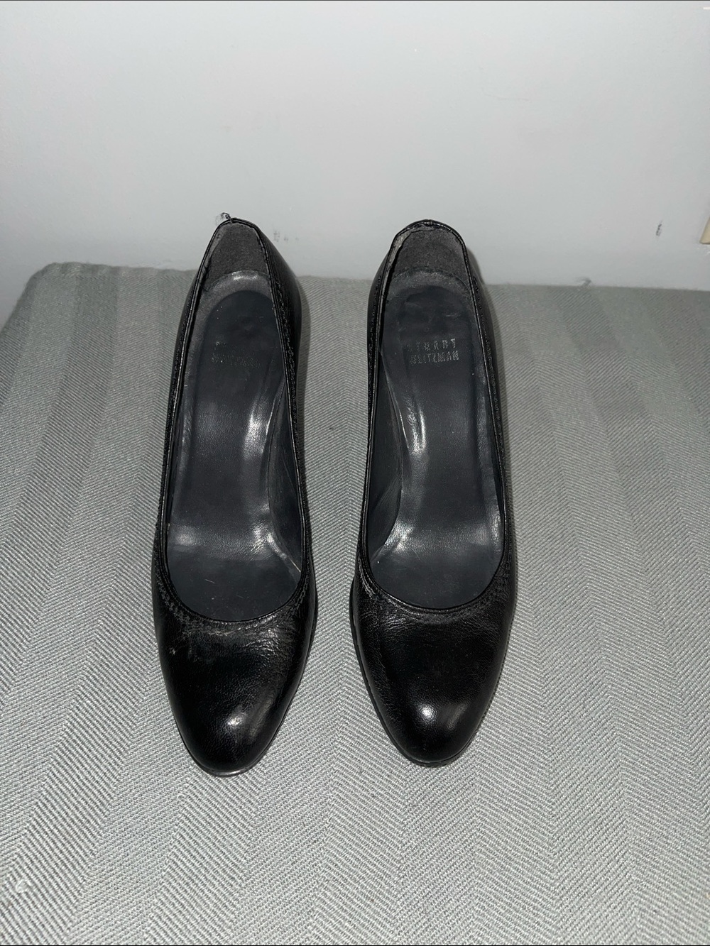 Stuart Weitzman women's Black  Round-Toe Pumps shoes. //cod. #A5